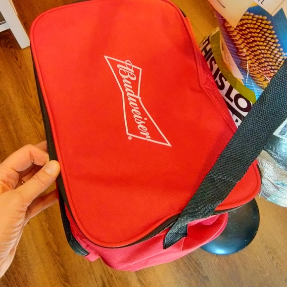 Budweiser Bluetooth speakers cooler - Picture 7 of 14